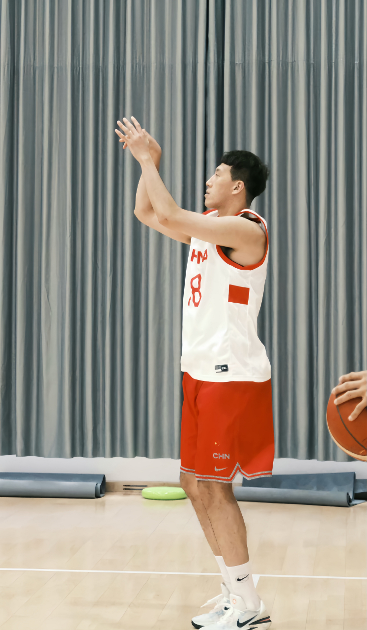 包含深圳男篮训练开放日，今夜门线救险引欢呼，葡超在即，团队化学反应显著的词条-开云体育