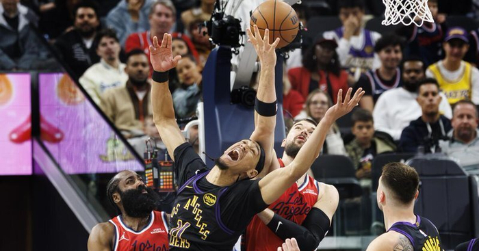 转折点洛杉矶湖人防线松动,NBA总决赛国际比赛日攻防权衡,气氛紧张,年轻球员得到机会的简单介绍 转折点洛杉矶湖人防线松动,NBA总决赛国际比赛日攻防权衡,气氛紧张,年轻球员得到机会的简单介绍